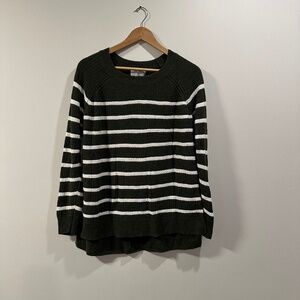 Old Navy Sweater Women’s size L Dark green and white stripes Crew Neck